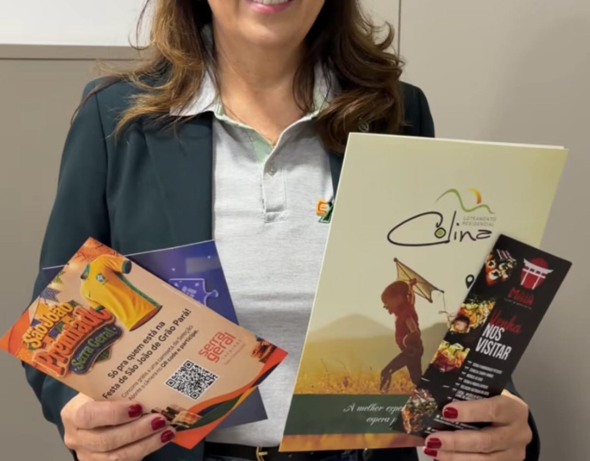 Folders e flyers impressos pela Gráfica Exterval